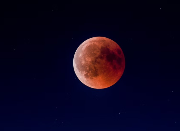 How The October 9 Full Moon Will Affect You If You're A Leo